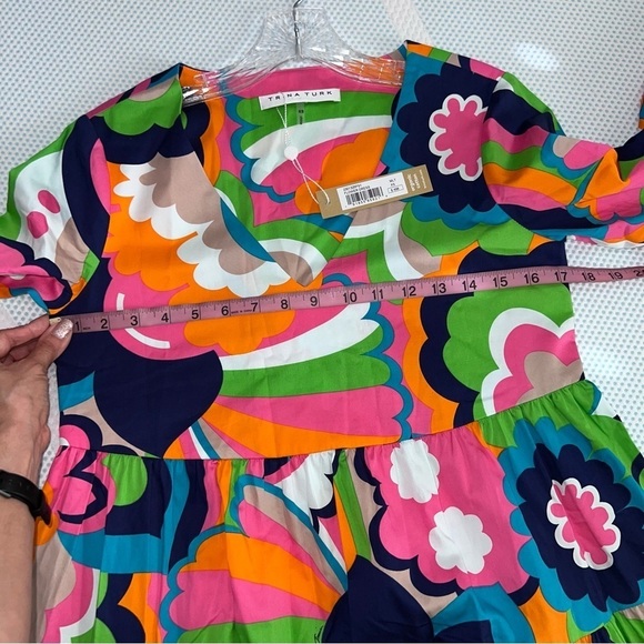 Trina Turk Midi Dress Womens XS Flower Power Retro Flowy Bell Sleeve B19 - Picture 7 of 9